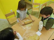 Pečení velikonočních perníčků